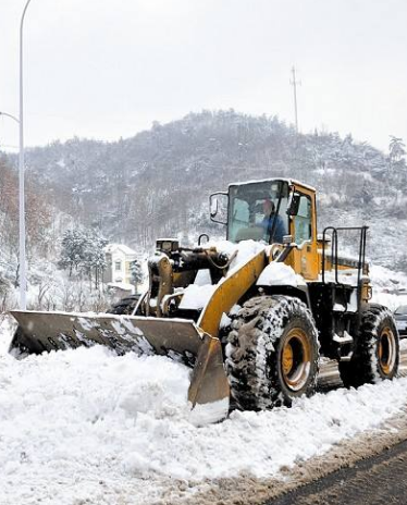 甘肃省公路部门打冰除雪保障平安春运