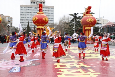 广场舞大赛红火热闹锣鼓表演释放豪情 兰州西固区为市民群众奉献文化盛宴