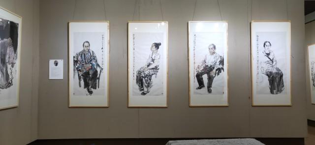 张建杰观看“时代丹青”中国画博士十二人作品展