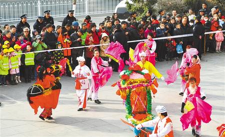 兰州：欢天喜地闹元宵（图）