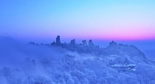 “道源圣地”崆峒山春日雪景伴云海 飘渺如仙境