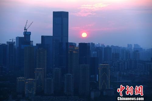 资料图为重庆高楼。<a target='_blank' data-cke-saved-href='http://www.chinanews.com/' href='http://www.chinanews.com/'>中新社</a>记者 陈超 摄 点击进入下一页