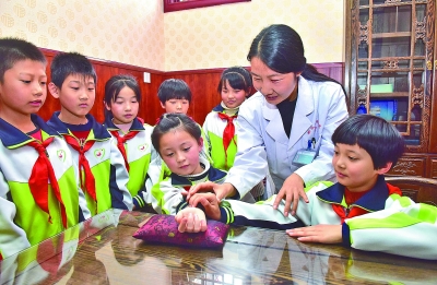 透视全国两会十大民生话题:“有条件、有能力实现更加美好的生活” 透视全国两会十大民生话题:“有条件、有能力实现更加美好的生活”