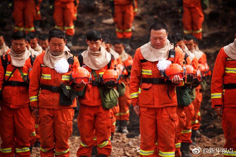 缅怀英雄,汲取前进的力量