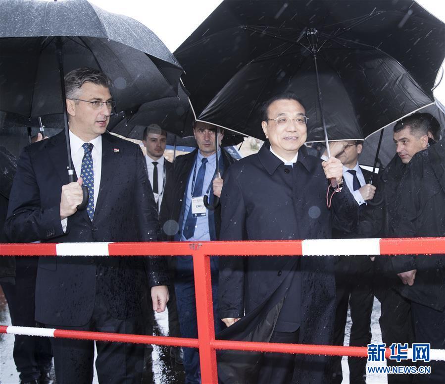 (时政)李克强和克罗地亚总理普连科维奇共同考察佩列沙茨大桥项目