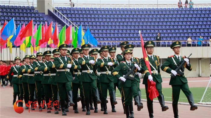 西北民族大学运动会开幕式 千人唱响我爱你中国（组图）