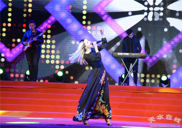 乐队表演.jpg 乐队表演.jpg