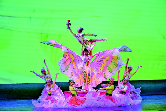 甘肃省庆祝“新中国成立70周年”精品剧目全省市州巡演在甘南大剧院精彩上演