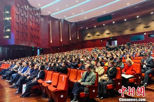 图为5月9日签约仪式现场。 高康迪 摄 图为5月9日签约仪式现场。 高康迪 摄