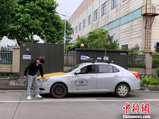 广西柳州施行驾考新规考生报名数跌8成