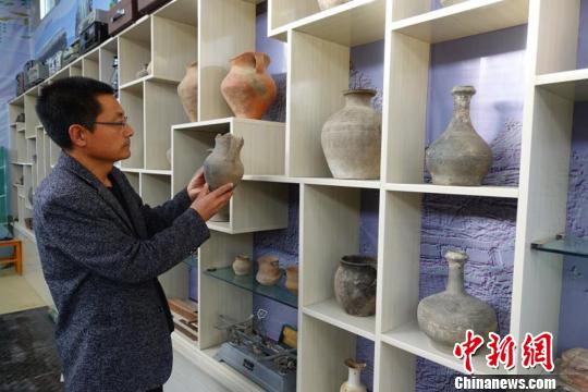 2017年,王积稼着手修建博物馆,今年5月18日,王积稼在自家庭院建办民间博物馆开馆。 李晓斌 摄 2017年,王积稼着手修建博物馆,今年5月18日,王积稼在自家庭院建办民间博物馆开馆。 李晓斌 摄