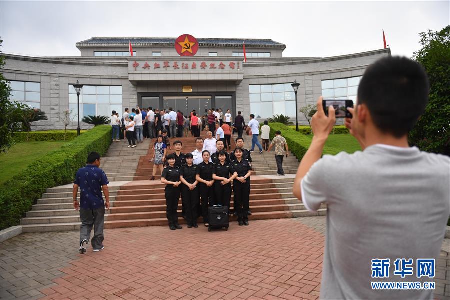 (新华全媒头条·壮丽70年·奋斗新时代——记者再走长征路·图文互动)(4)跨越“第一渡” 长征出发地“换了人间”