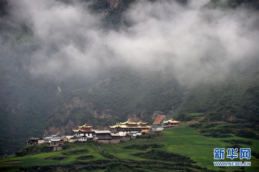 (美丽中国)(5)雾中仙境——扎尕那