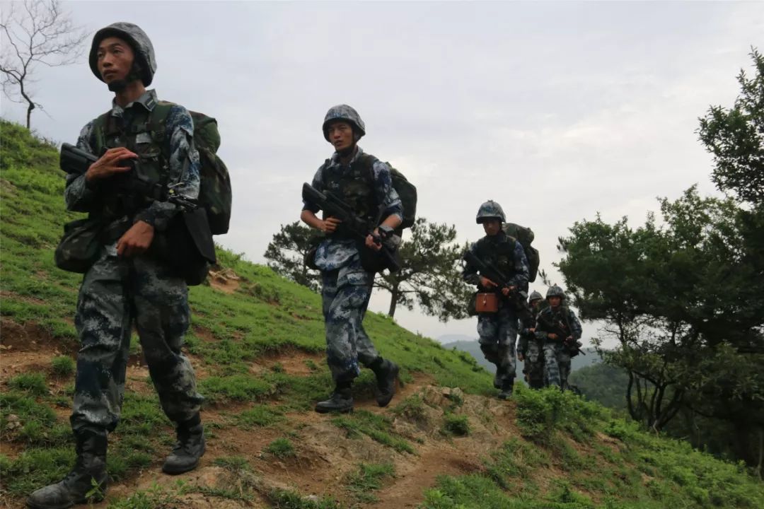 “准备着陆！”这场空降兵的“毕业典礼”太燃了！