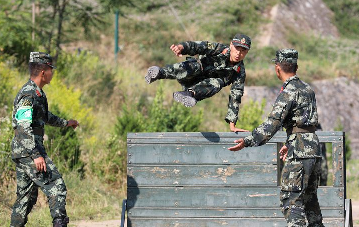 武警天水支队：沙场比武竞风流【高清组图】