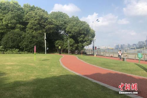 北外滩滨江步道。 冷昊阳 摄 点击进入下一页
