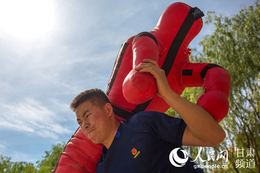 35℃！甘肃森林消防员开启“烧烤训练”模式