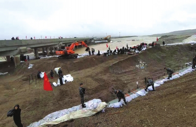 再次出现强降雨天气洞窟崖体有零星碎石掉落 敦煌莫高窟17日暂停开放 