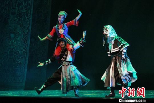 图为舞蹈展演。 徐雪 摄 图为舞蹈展演。 徐雪 摄