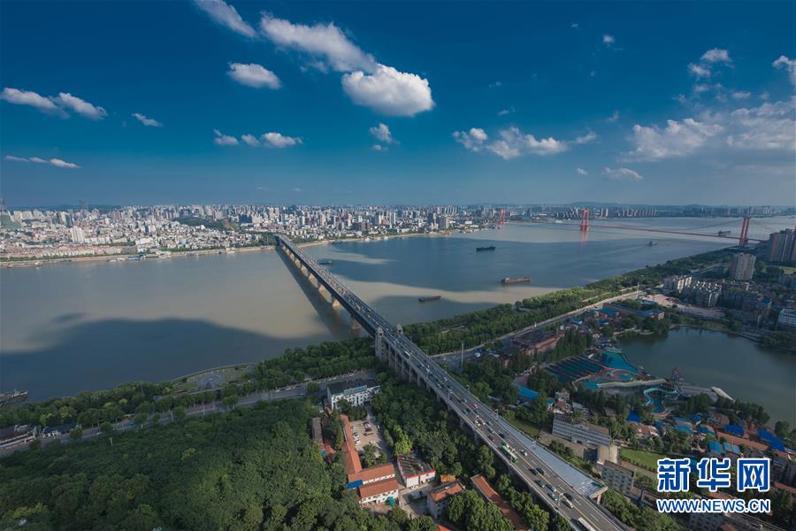 (壮丽70年·奋斗新时代——共和国发展成就巡礼·图文互动)(9)潮涌楚天阔——湖北砥砺奋进70年谱写高质量发展华章