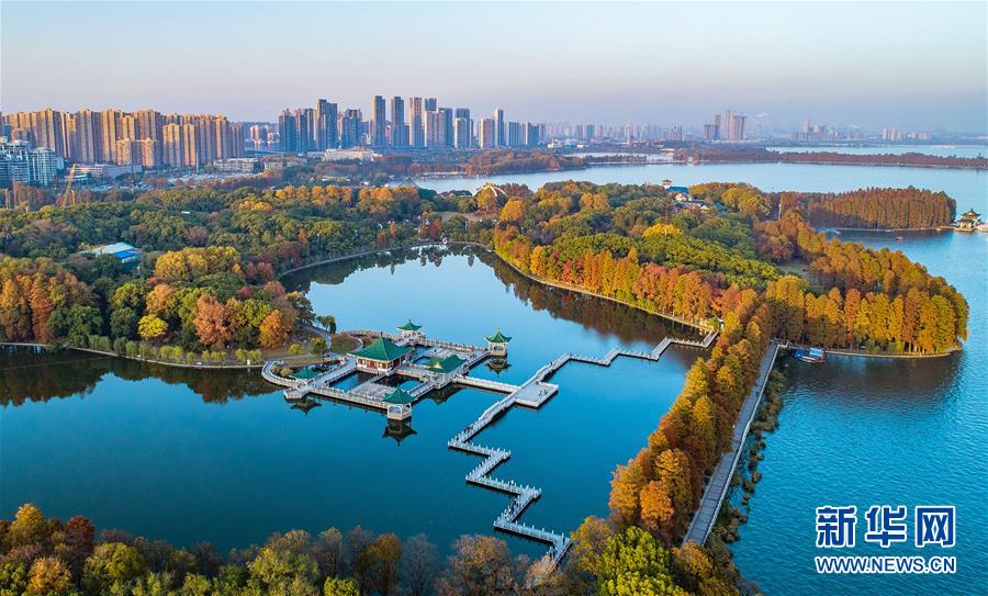 (壮丽70年·奋斗新时代——共和国发展成就巡礼·图文互动)(11)潮涌楚天阔——湖北砥砺奋进70年谱写高质量发展华章