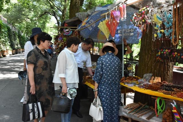 省人大代表暨市人大常委会调研视察 全市旅游商品开发情况