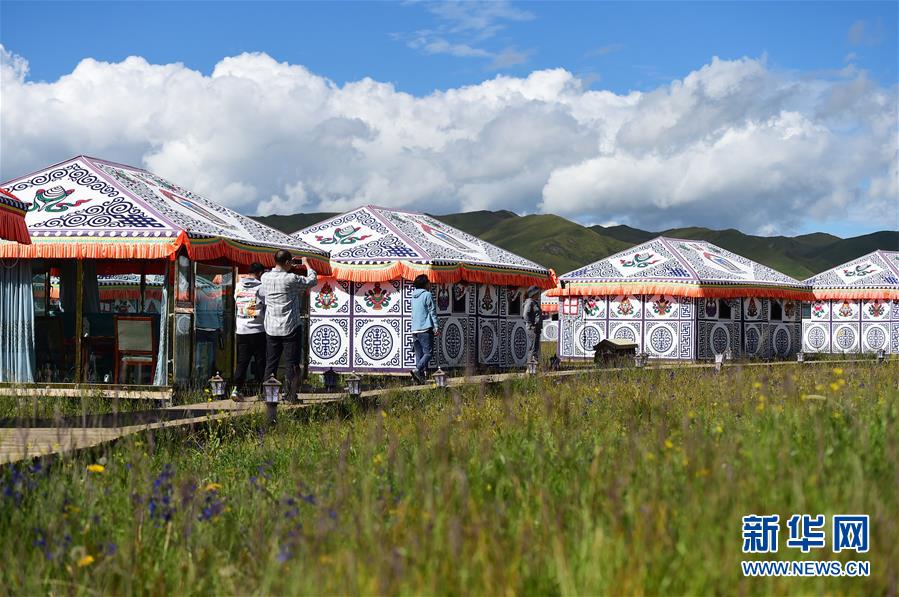 (社会)(4)甘南藏区:生态旅游助牧民“绿色”致富