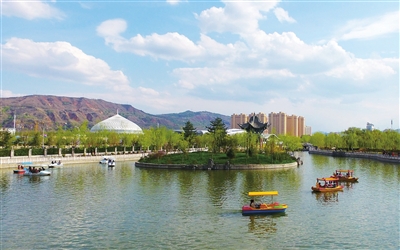 临夏州临夏市东郊公园成为广大市民休闲娱乐的好去处