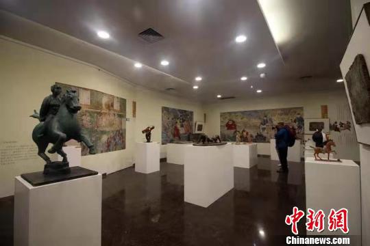 绘有600余年前体育元素的山西古代壁画展出 绘有600余年前体育元素的山西古代壁画6日在山西省太原美术馆展出。 杨佩佩 摄