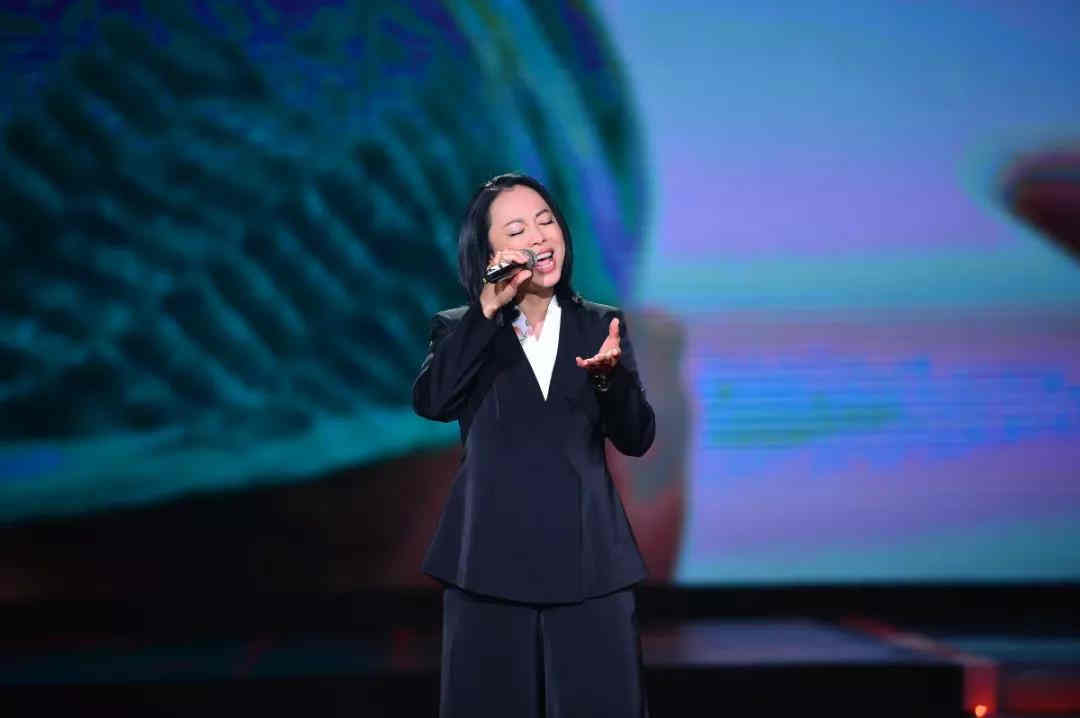 歌曲《轻与重》演唱:黄绮珊
