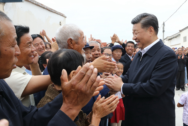 习近平考察甘肃省古浪县黄花滩生态移民区富民新村