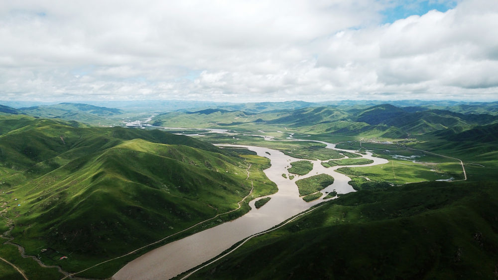 甘南藏族自治州位于长江、黄河上游