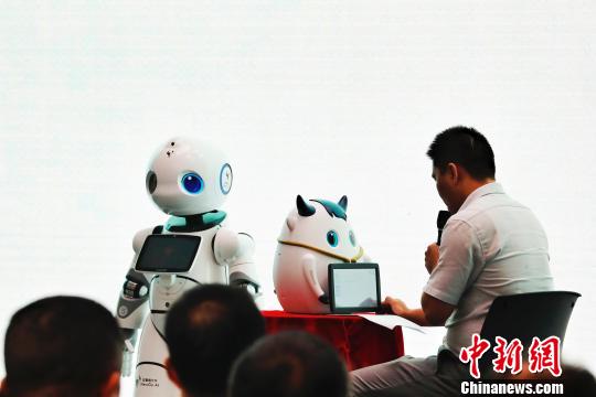 法律界“人机对战”上演:机器人耗时7分钟、准确性95.86%