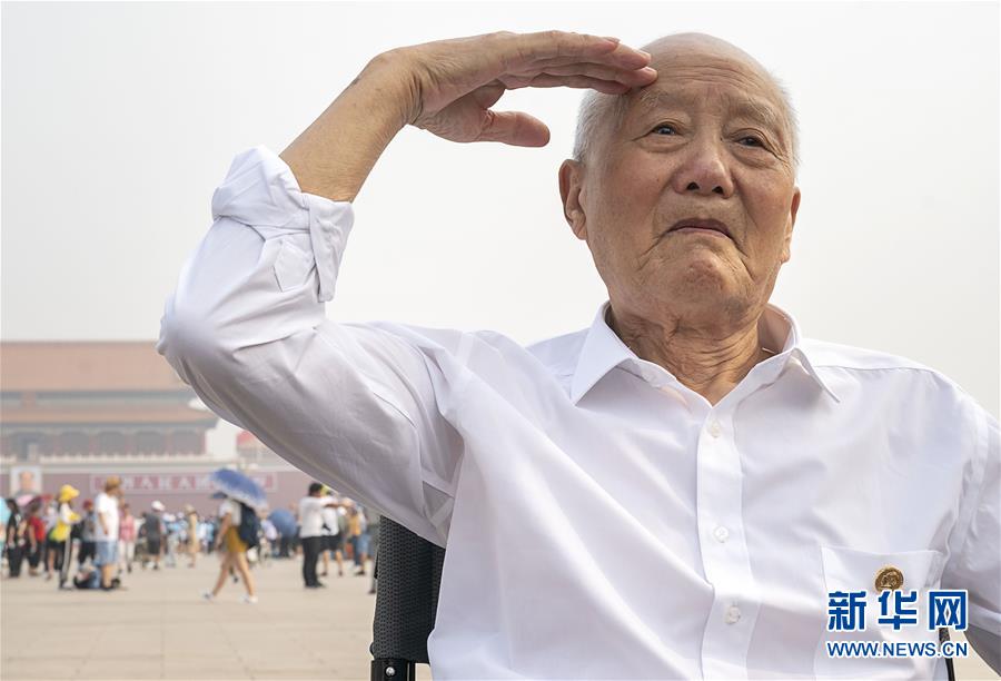 (新华全媒头条·图文互动)(5)凝聚民族复兴的精神伟力——以习近平同志为核心的党中央重视思想道德建设关心关爱道德模范纪实