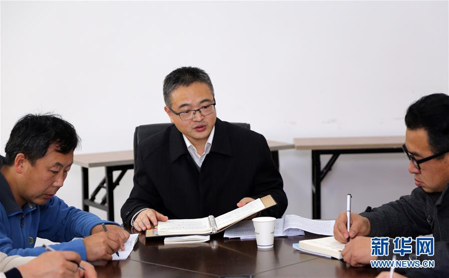 (新华全媒头条·图文互动)(6)凝聚民族复兴的精神伟力——以习近平同志为核心的党中央重视思想道德建设关心关爱道德模范纪实