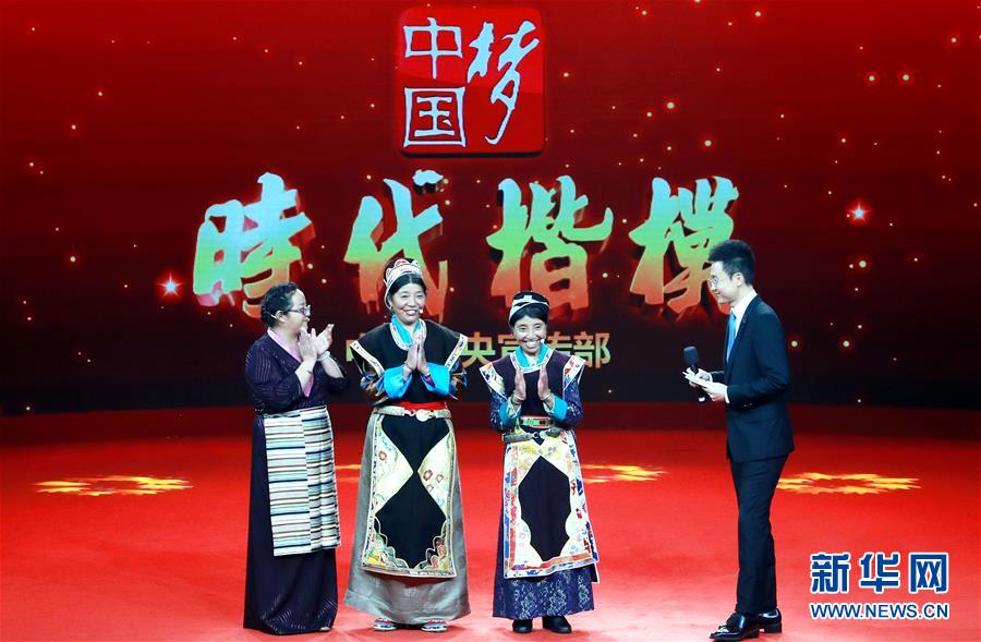 (新华全媒头条·图文互动)(13)凝聚民族复兴的精神伟力——以习近平同志为核心的党中央重视思想道德建设关心关爱道德模范纪实