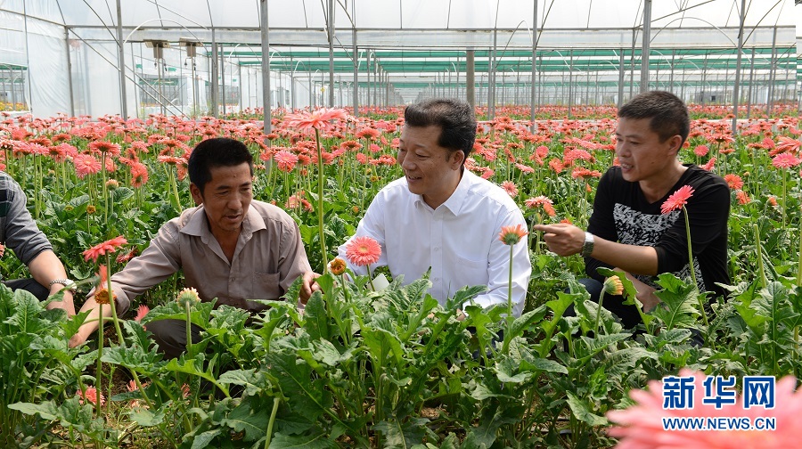 (新华全媒头条·图文互动)(4)凝聚民族复兴的精神伟力——以习近平同志为核心的党中央重视思想道德建设关心关爱道德模范纪实