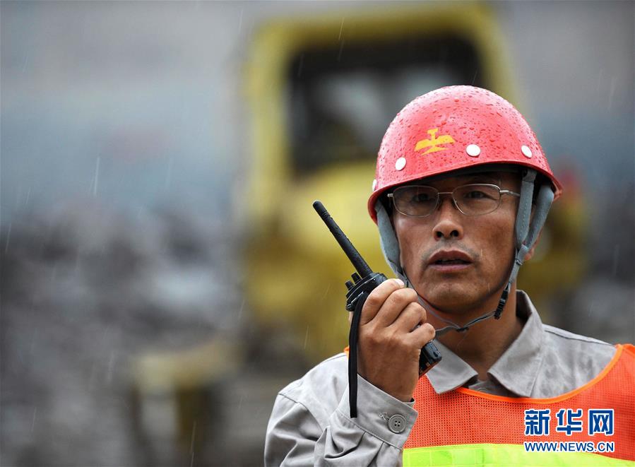(新华全媒头条·图文互动)(7)凝聚民族复兴的精神伟力——以习近平同志为核心的党中央重视思想道德建设关心关爱道德模范纪实