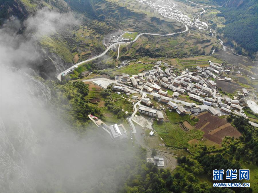 (XHDW)(4)雾中的“石头城”——扎尕那