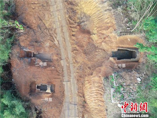 浙江东钱湖陶公山发现东汉时期砖室墓群