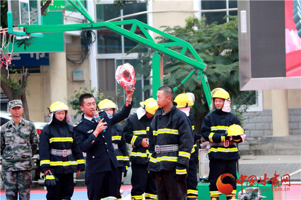 消防安全进校园 兰州科技职业学院举办消防知识讲座和灭火演练