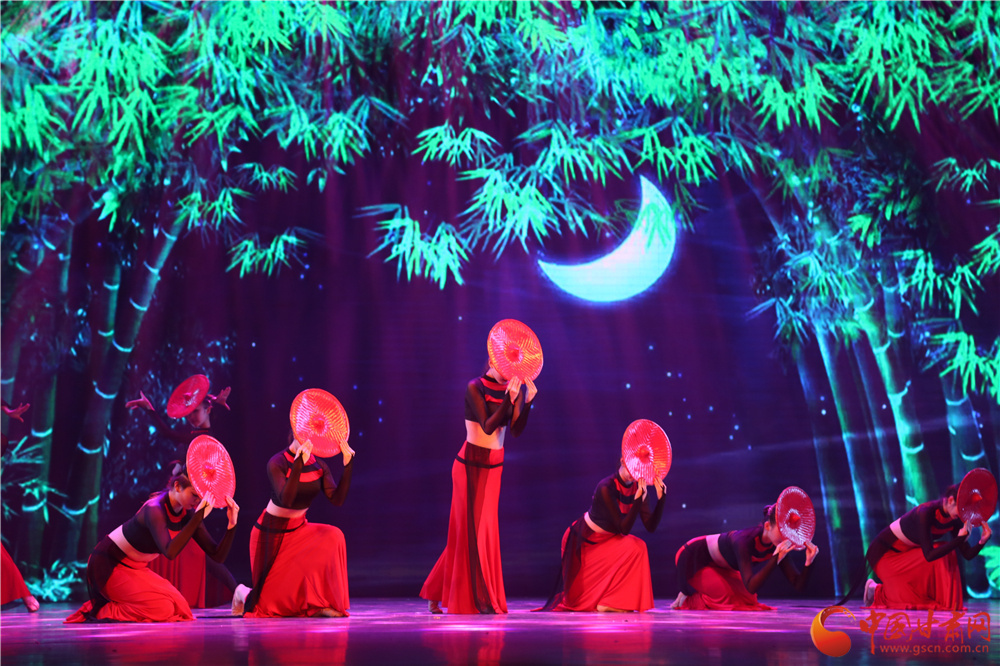 超燃！“石榴杯”甘肃省少数民族文艺会演大型歌舞《灯塔》在兰上演（组图）