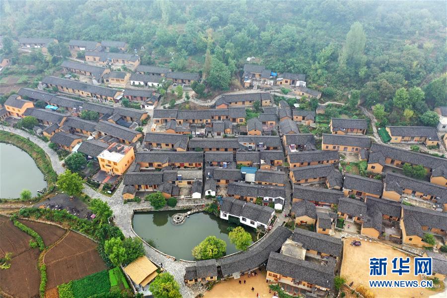 (在习近平新时代中国特色社会主义思想指引下——新时代新作为新篇章·总书记关心的百姓身边事·图文互动)(1)在魅力乡村“望山见水留乡韵”——国庆假期乡村旅游气象新
