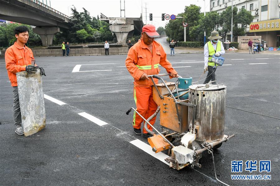 (XHDW)(2)江苏无锡高架桥侧翻事故现场清理完成 下层横穿道路恢复通行