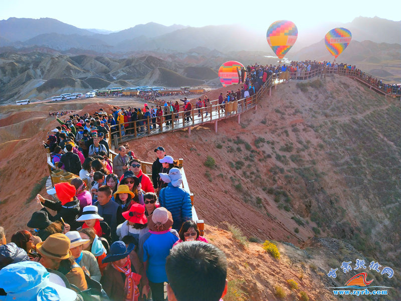 张掖丹霞节后旅游市场持续火爆