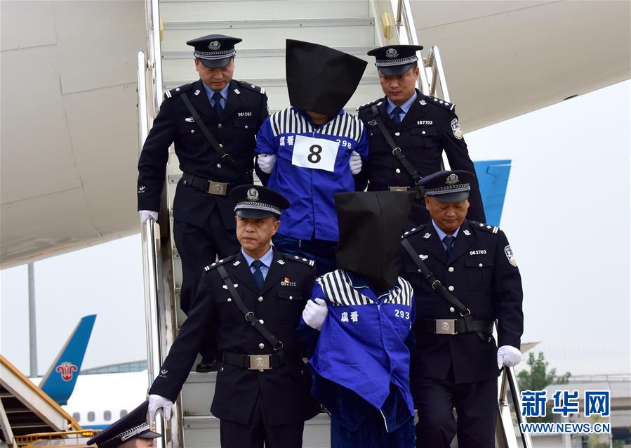 (法治)(1)136名电信网络诈骗犯罪嫌疑人从老挝被押解回国