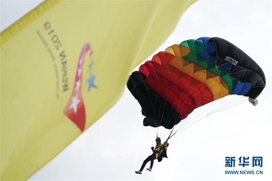 （体育）（3）军运会跳伞项目测试赛在武汉进行