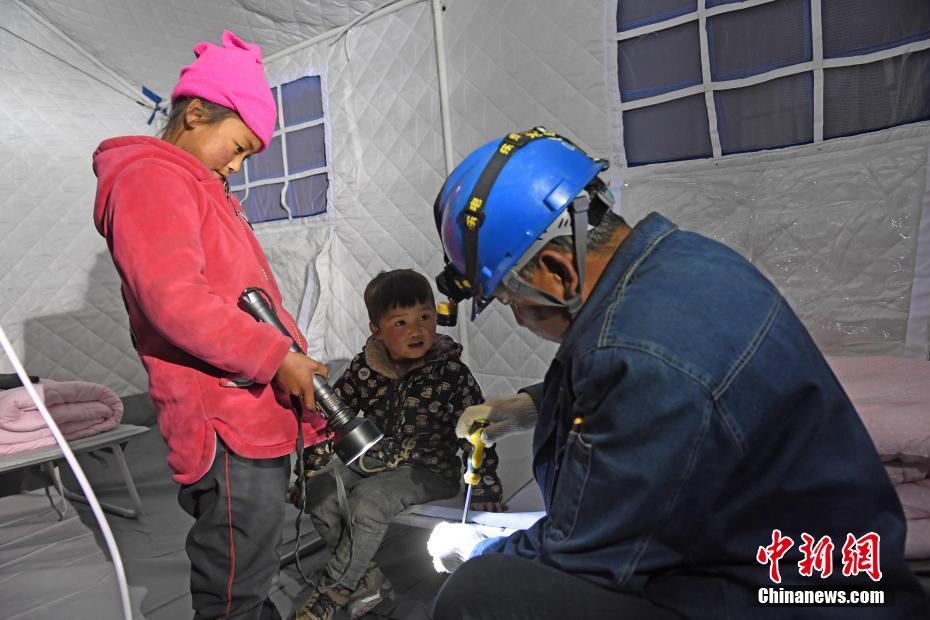 甘肃夏河5.7级地震震中：民众已集中安置