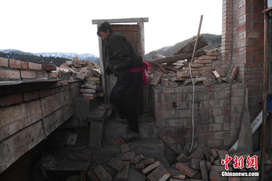 甘肃夏河5.7级地震：居民房屋坍塌受损
