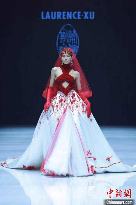 图为服装设计凸显中国元素。武汉时装周组委会供图 点击进入下一页